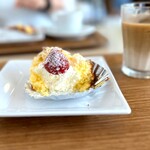 ママのえらんだ元町ケーキ - 卵黄たっぷりのふわっふわのスポンジに生クリームと苺がのってるシンプルなビジュアル‼️