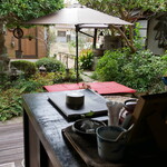 古民家カフェ ぽけっと - 縁側（テラス）からお庭