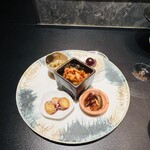 西麻布 焼肉 X - キムチとナムル5品