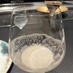 西麻布 焼肉 X - ワイングラスで香りを楽しむ