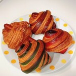 麦のかなた - 粗挽きボークマスタード、ヘーゼルナッツ、フランボワーズ、ピスタチオ