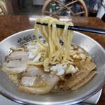 らーめん 勝 - 麺はモチモチの太麺