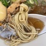 麺屋 まさき - 究極の醤油ラーメンの麺アップ（全粒粉細麺）