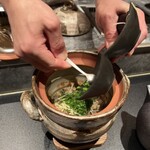 西麻布 焼肉 X - 土鍋炊き込みご飯 “もつまぶし” 