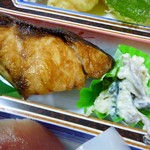 ほかほか弁当 - 2013.10.26 鰤の照り焼き、その横に白和え