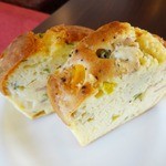 池田珈琲 - フランスの家庭料理・ケークサレ（塩ケーキ）を日替わりで。その時の旬の素材を使用して日替わりで用意しています。