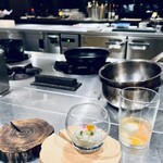 IZURUN - 厨房の前でセビーチェ