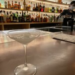 IZURUN - 食前はバーで乾杯できます