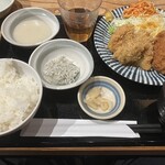 ムスブ田町魚金 - 牡蠣フライとホタテのクリームコロッケ定食