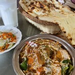 インド･パキスタン料理 ホット・スプーン - 野菜カレー辛め　じゃがいも、トマト、ピーマンなど野菜色々な種類入っていて味わいがあり美味しい。