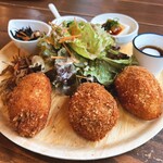 アルバーチョ - 本日のランチ（コロッケ盛り合わせ）