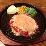 ダブズグリル - チキン美味しいピッザを食べてる様です。