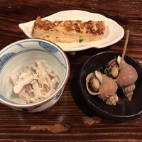 江戸心 山ぼうし - お通しのつぶ貝、だし巻き