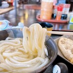 Kyuuman Udon - ねじれ、硬さ、弾力のある麺