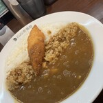 カレーハウス ＣｏＣｏ壱番屋 - カレー到着。チーズがカレーに埋もれてしまい、これでは華がないですね(ｰ ｰ;)