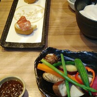 最飛びヒレ家 馬喰一代 名古屋EAST - 野菜盛り、ゴルゴンゾーラと生ハム、自家製豆腐