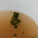 Towairaito Ekusupuresu Mizukaze - スープにおとした
                      山野草のオイルが美しい輪を作ります