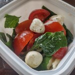 グリーン・グルメ - 料理写真:『トマトとモッツァレラのサラダ』