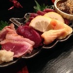 極上の馬刺し盛り合わせです。