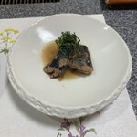 Yakiniku & Reimen No Mise Tenamu - 9月の時の突き出し、秋刀魚の煮付け