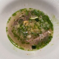 マンサルヴァ - 東南アジアを感じるクスクスを使ったスープパスタ。スープ代わりに差し込まれている趣向も素敵。