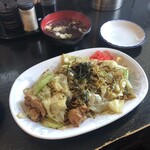 Kamahiko - 焼きそば、750円。焼きそばは、スープ付。