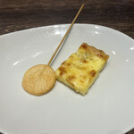 FORTUNA - チーズのサブレスティック、ベーコンと玉葱のキッシュ