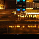 Le Bar a Vin QUINQ - カウンターの奥行きが長いん分かります！？