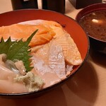 Sushi Izakaya Yataizushi - サーモン親子丼