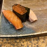 にぎり鮨 一五〇 - 鮭三巻盛り