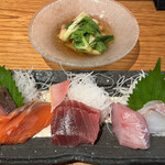 Hyakkan - セロリ漬け４８０円、お一人様用刺身盛り五点×２人前１６００円。イナダ、サーモン、インドマグロ、ハガツオ、スズキ。お魚の質は良かったです。