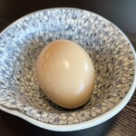 中華そば処 琴平荘 - 楽しみな煮玉子。