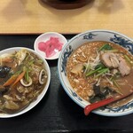 福の家 - ラーメンセットの辛味噌ラーメン＋中華飯(880円税込)