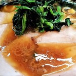 ラーメン 末廣家 - アップ。ほうれん草もシャキシャキで量が多い。