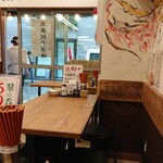 Nikujirugyouza No Dandadan - 綺麗な大衆酒場。サービスはとても丁寧で客を良く見ている。