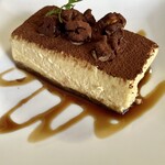 燻香廊 - ティラミス　燻製くるみが乗っています