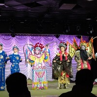 新華 - 食事のあと、新潮劇院の京劇ショー(演目:変面と竹林計)見ましたよ。変面どうなってるの？
                    