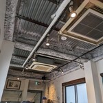 THE BURGER STAND FELLOWS - 人が多いのでテーブル席天井のみ　笑