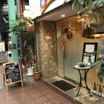 Bistro TATSU - ビストロタツの入り口。