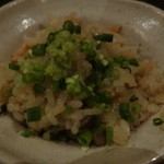 ぼうの - 秋鮭と茸の鉄鍋ご飯に薬味をかけて