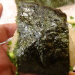 ぼうの - お握りに海苔を巻いて