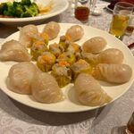 雅苑 粤菜港式飲茶 - 人気の海老焼売とエビ蒸し餃子はぷりぷりのアツアツ。