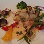 シェ・プルミエ - 真鯛のアーモンドオーブン焼き　リンゴと白ワインのソース
