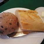 シェ・プルミエ - 古代米のパンとバケット
