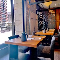 九州の旬 博多廊 大阪店 - シックな雰囲気の店内はお席もゆったり
                      半個室も有りました