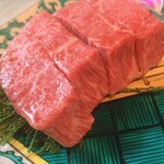 Yakiniku Akato Shiro - 国産雌牛厳選したその日おすすめの赤身肉を肉厚なステーキカットで！イチボ・ランプ・ラムシン他