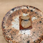 ACiD brianza - 香ばしい表面にもちもちの蓮根餅。トリュフの香り相まって美味しかった〜 もう一つ欲しくなっちゃいます(^^)