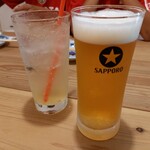 西町呑処 マルナナ - 生ビール、はちみつレモンソーダ