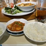 精華苑 - スープとライス、ドリンク（ホット烏龍茶）