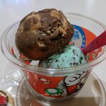 サーティワンアイスクリーム - 料理写真:フレーバーはチョコレートミントと期間限定のオペラ ザ シンフォニー。